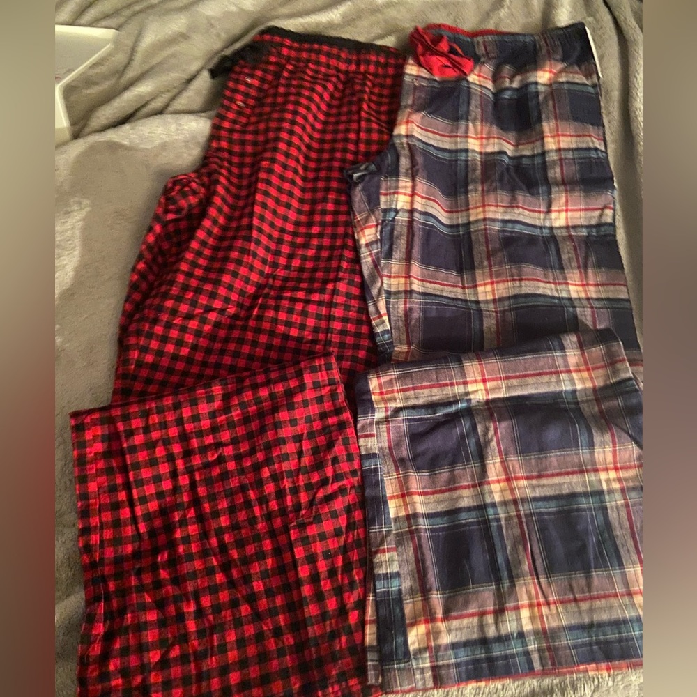 2 pair of unisex large sleep pants, priced for both size large plaid pj pants